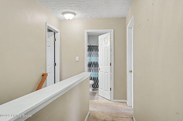 10202 Mountain Laurel Ln, Louisville, KY 40228