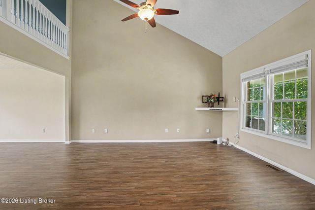 10202 Mountain Laurel Ln, Louisville, KY 40228
