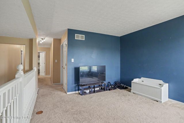10202 Mountain Laurel Ln, Louisville, KY 40228