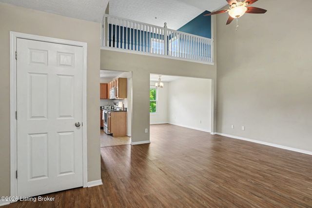10202 Mountain Laurel Ln, Louisville, KY 40228