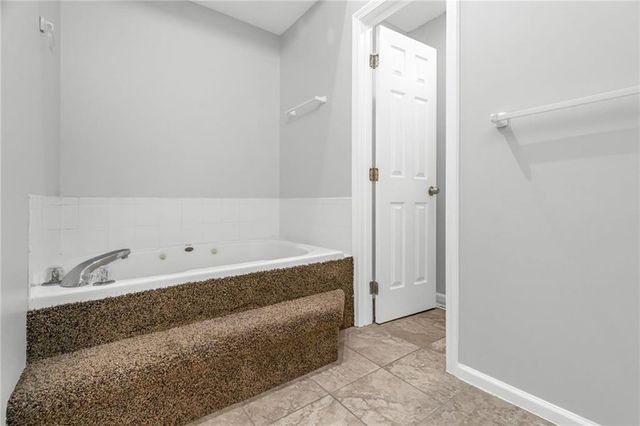 4514 NW Apache Drive, Riverside, MO 64150