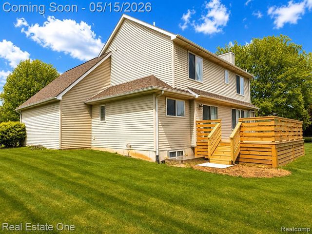 6692 Goldwin Drive, Brighton, MI 48116