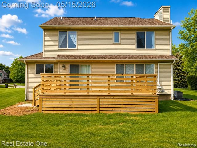 6692 Goldwin Drive, Brighton, MI 48116