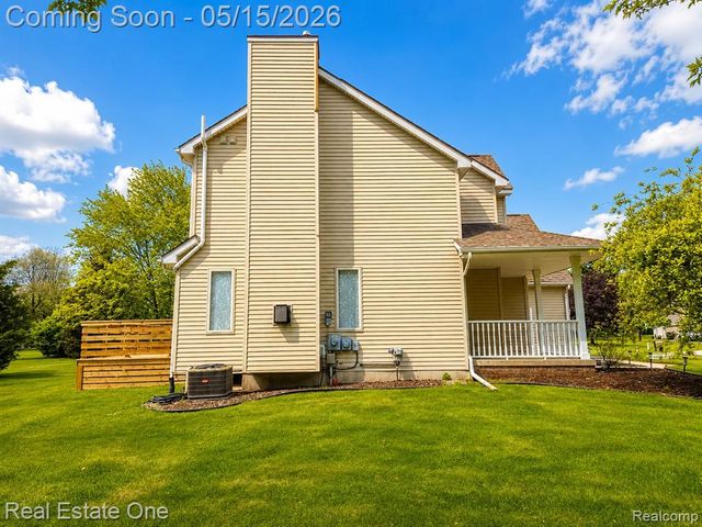 6692 Goldwin Drive, Brighton, MI 48116
