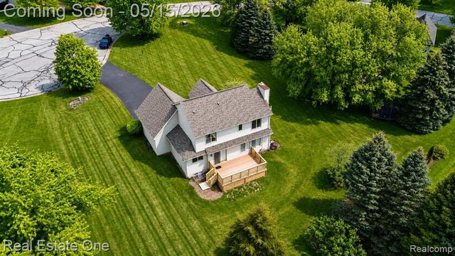 6692 Goldwin Drive, Brighton, MI 48116