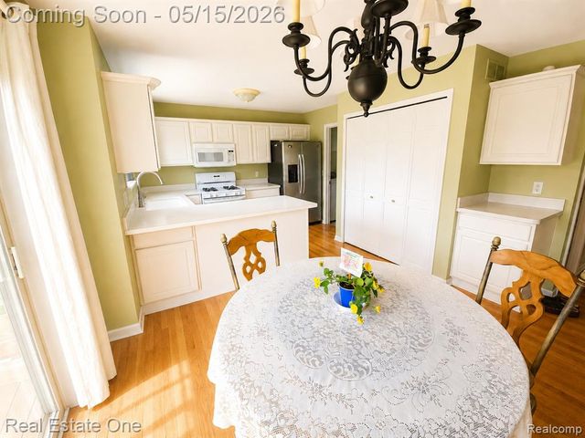 6692 Goldwin Drive, Brighton, MI 48116