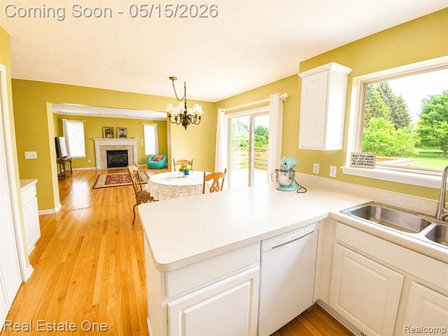 6692 Goldwin Drive, Brighton, MI 48116
