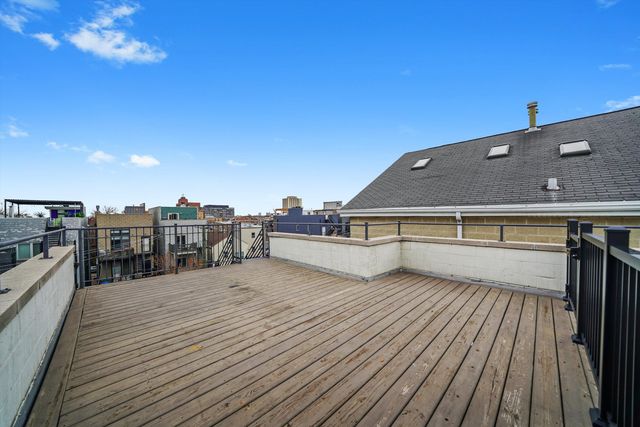 2430 W Iowa Street 3, Chicago, IL 60622