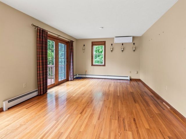 22 Oak Cir, Princeton, MA 01541