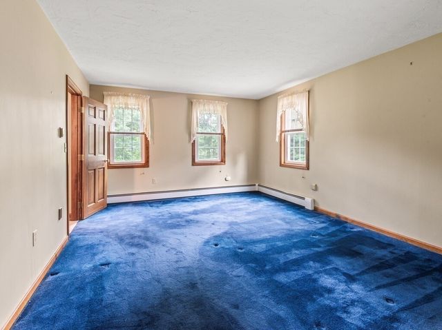 22 Oak Cir, Princeton, MA 01541