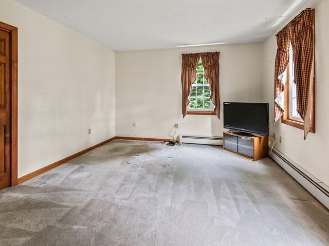 22 Oak Cir, Princeton, MA 01541