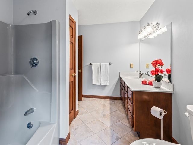 22 Oak Cir, Princeton, MA 01541