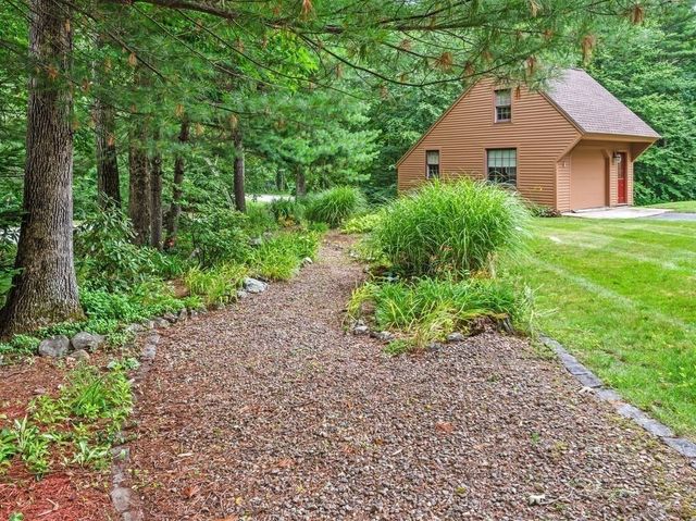 22 Oak Cir, Princeton, MA 01541