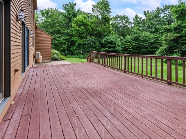 22 Oak Cir, Princeton, MA 01541