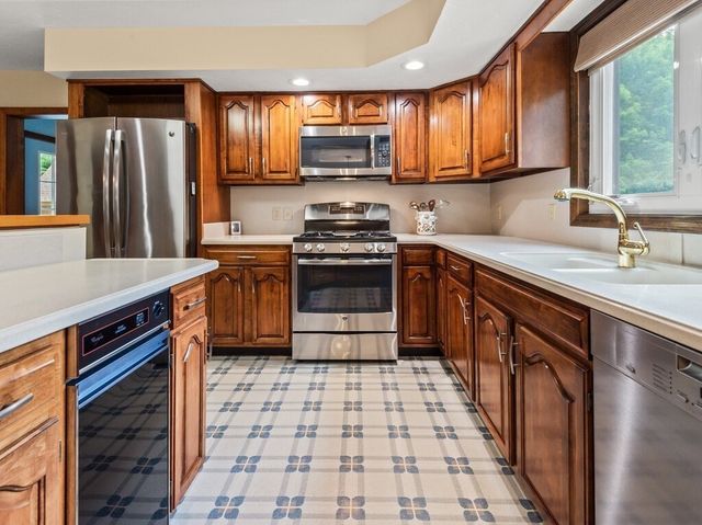 22 Oak Cir, Princeton, MA 01541