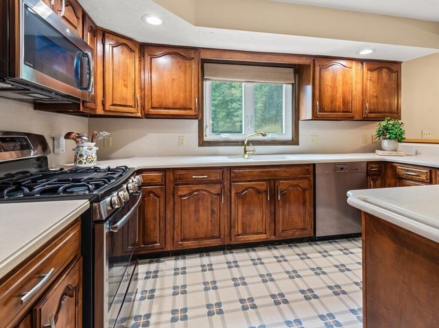 22 Oak Cir, Princeton, MA 01541