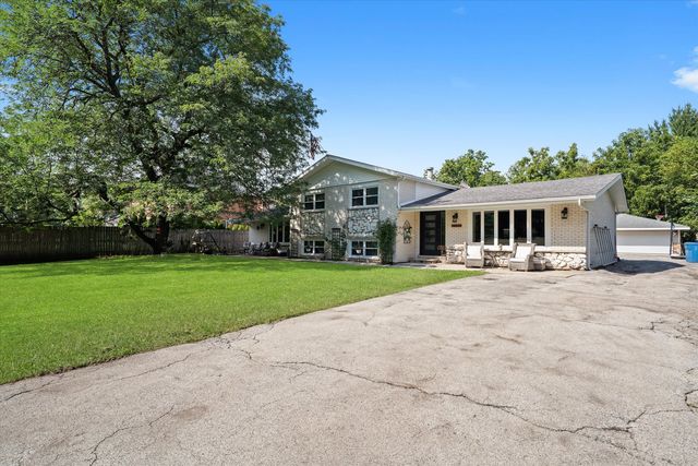 10630 S GREEN VALLEY Drive, Palos Hills, IL 60465