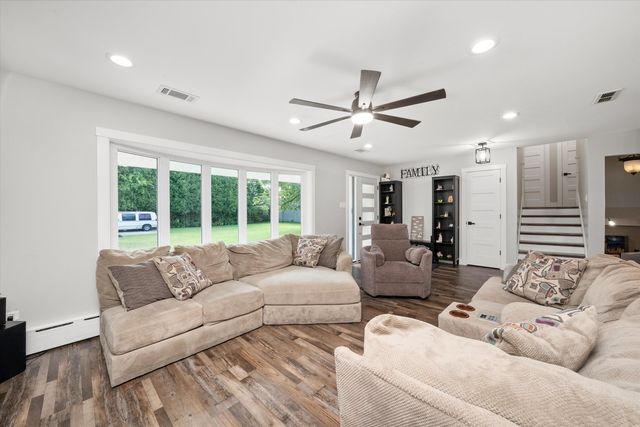 10630 S GREEN VALLEY Drive, Palos Hills, IL 60465