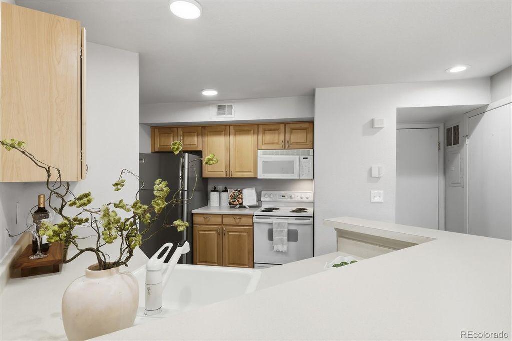 Image 16 of property listing at 6001 S Yosemite Street B202, Greenwood Village, CO 80111