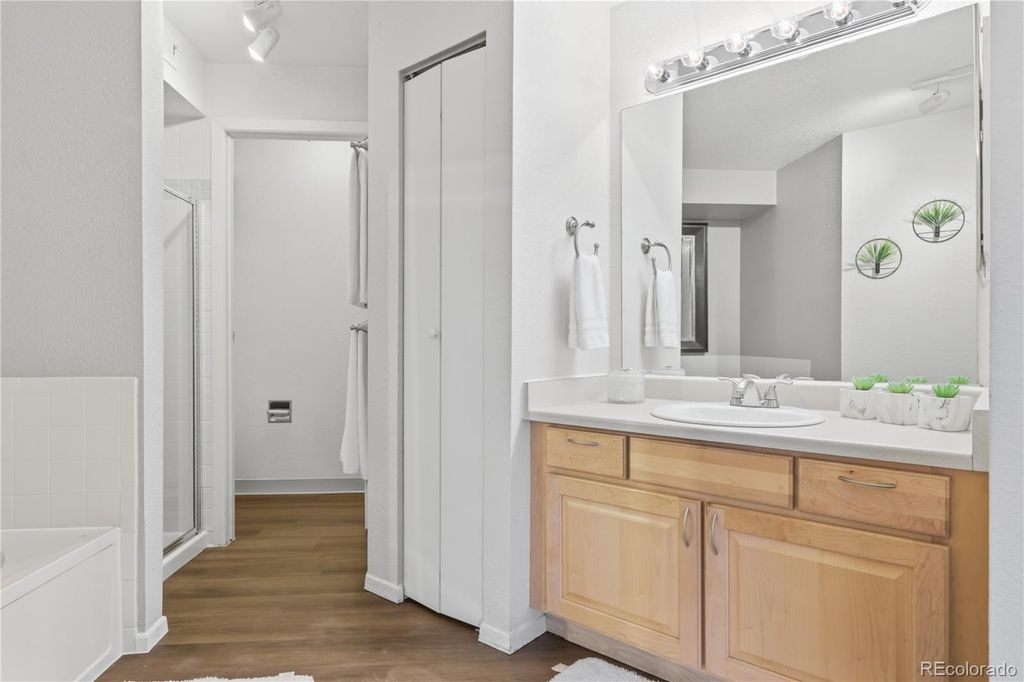 Image 19 of property listing at 6001 S Yosemite Street B202, Greenwood Village, CO 80111