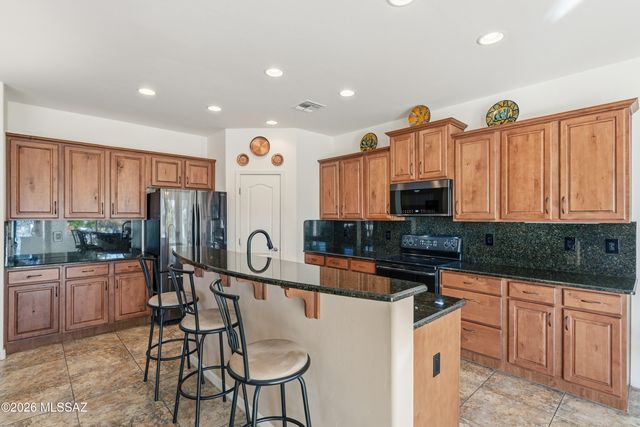 1001 N Desert Deer Ps, Green Valley, AZ 85614