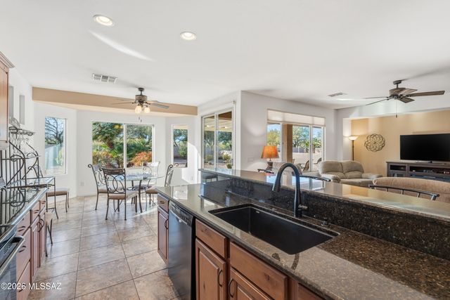 1001 N Desert Deer Ps, Green Valley, AZ 85614