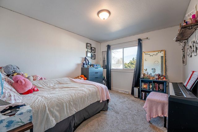 2117 BRIARWOOD LN, Cheyenne, WY 82009