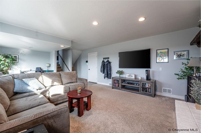 2117 BRIARWOOD LN, Cheyenne, WY 82009