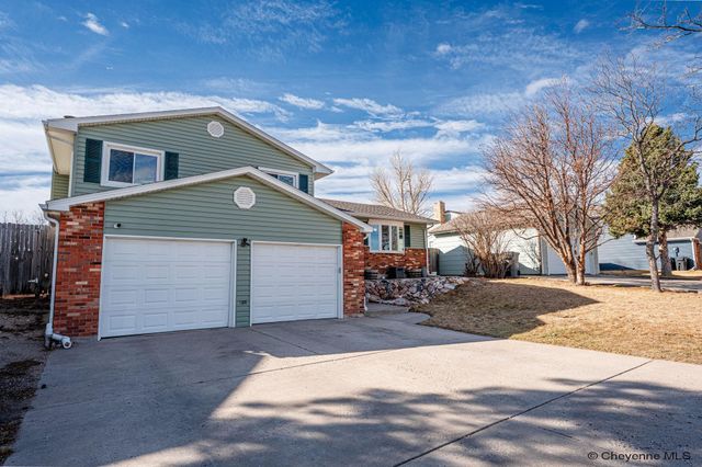 2117 BRIARWOOD LN, Cheyenne, WY 82009