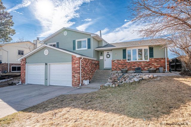 2117 BRIARWOOD LN, Cheyenne, WY 82009