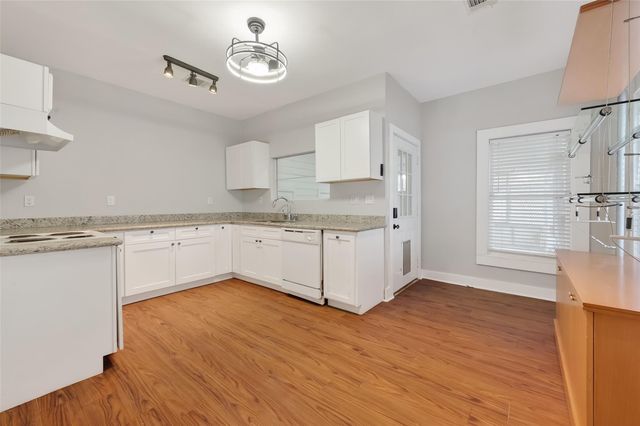 416 S Hardie Street, Alvin, TX 77511