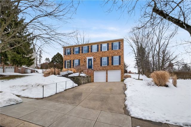 897 MacArthur Dr, Mt Lebanon, PA 15228