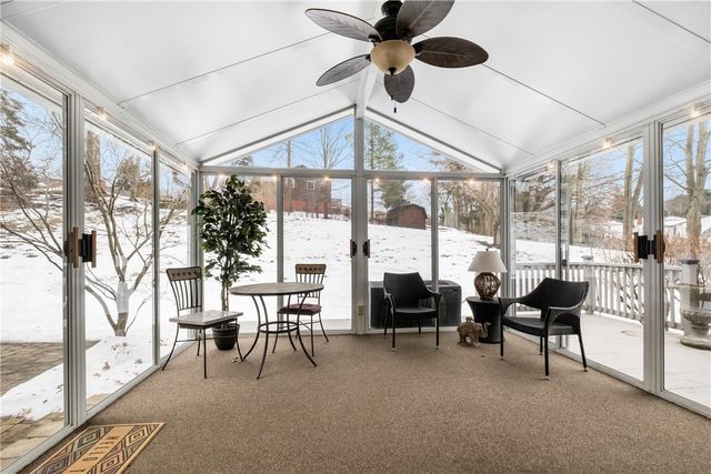 897 MacArthur Dr, Mt Lebanon, PA 15228