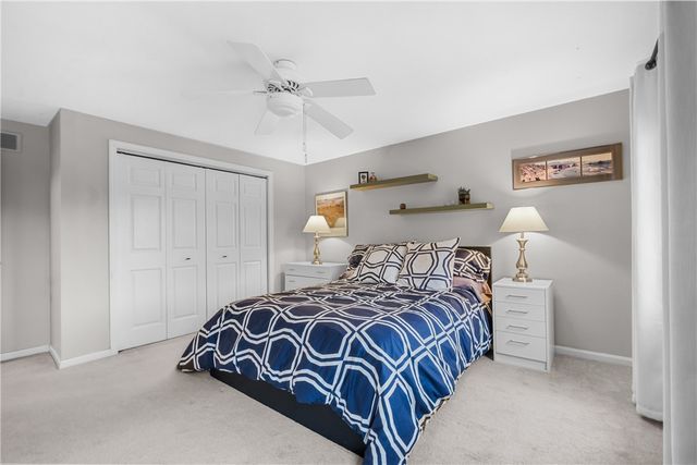 897 MacArthur Dr, Mt Lebanon, PA 15228