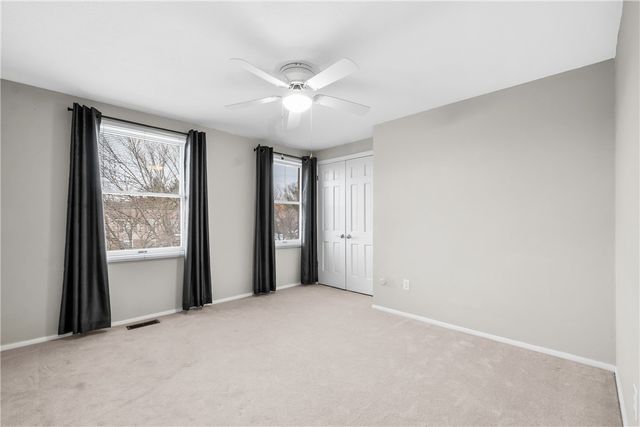 897 MacArthur Dr, Mt Lebanon, PA 15228