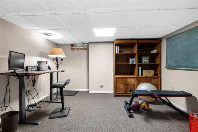 897 MacArthur Dr, Mt Lebanon, PA 15228