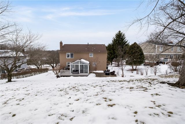 897 MacArthur Dr, Mt Lebanon, PA 15228