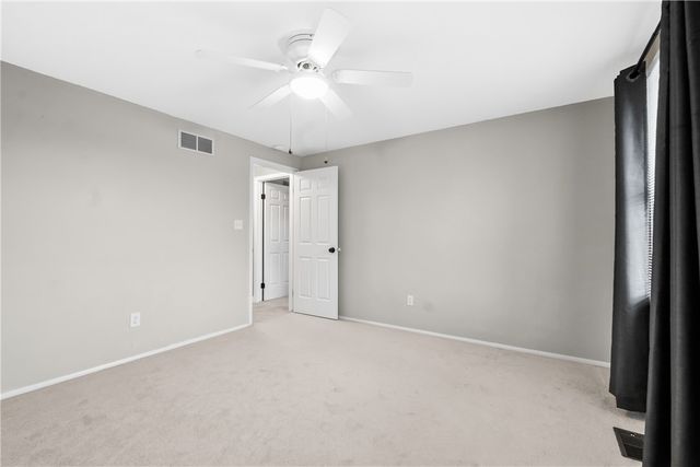 897 MacArthur Dr, Mt Lebanon, PA 15228