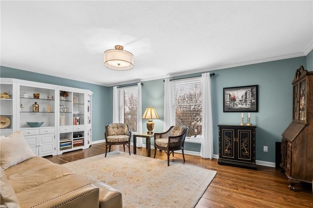 897 MacArthur Dr, Mt Lebanon, PA 15228