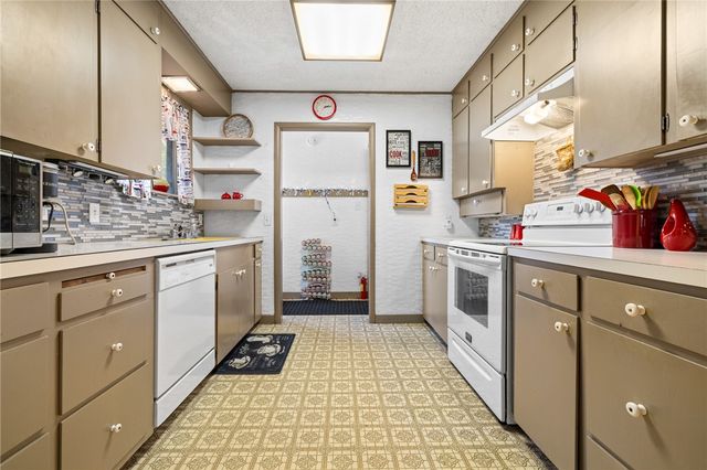 1123 N Liberty Street, Harrison, AR 72601