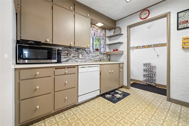 1123 N Liberty Street, Harrison, AR 72601