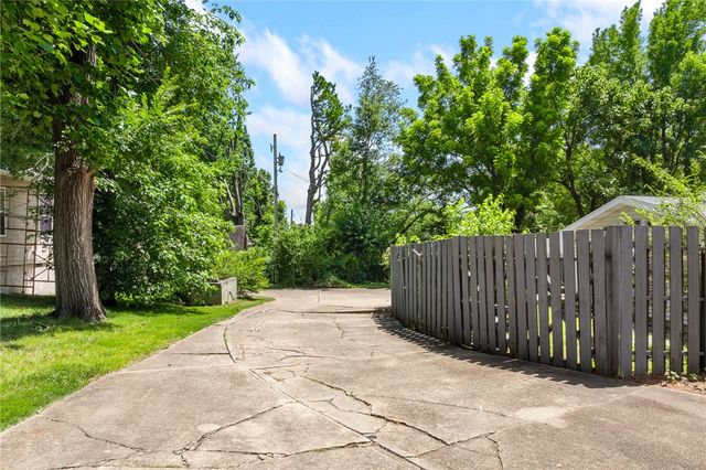1123 N Liberty Street, Harrison, AR 72601