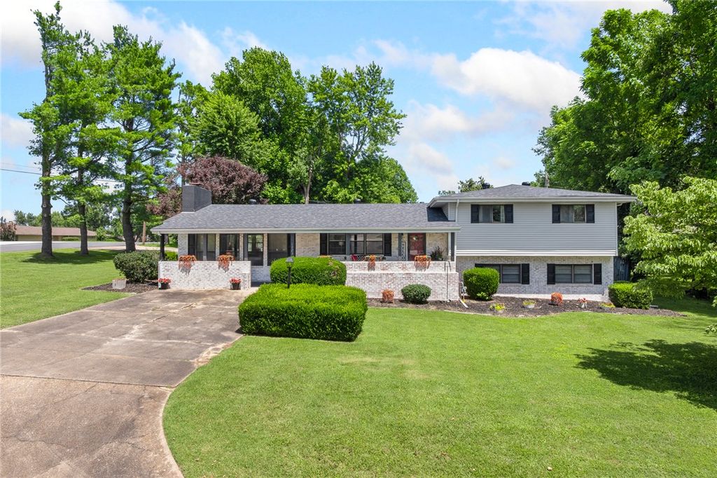 1123 N Liberty Street, Harrison, AR 72601