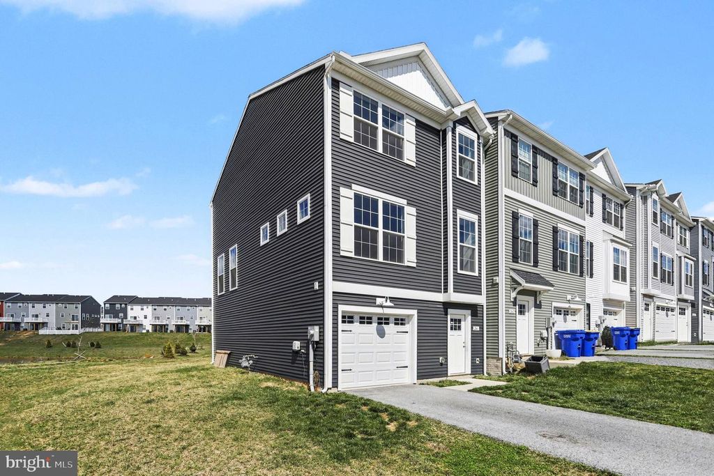 246 HUDSON BLVD, Red Lion, PA 17356