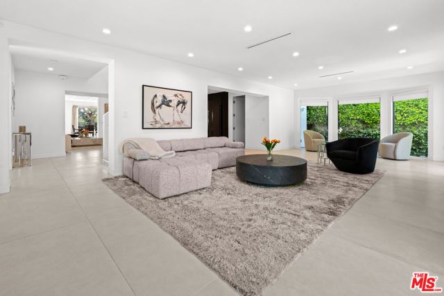 201 S Bedford Drive, Beverly Hills, CA 90212