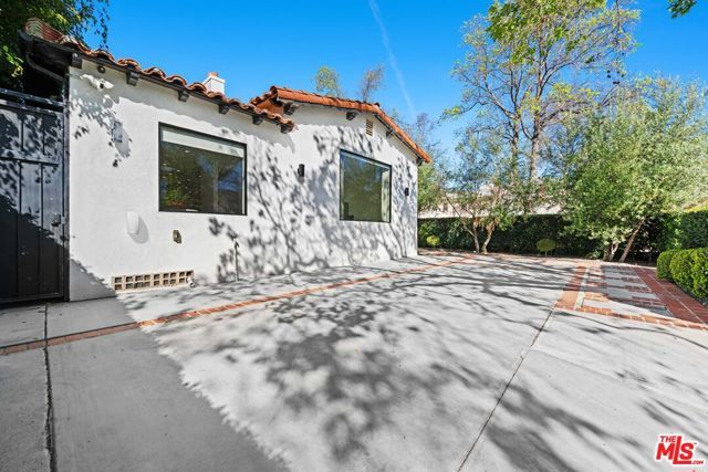 201 S Bedford Drive, Beverly Hills, CA 90212