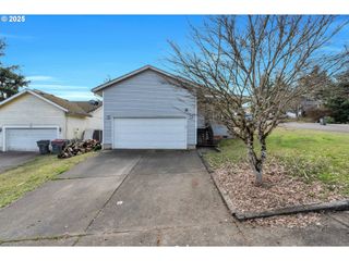 790 Sw PIONEER Ct, Willamina, OR 97396