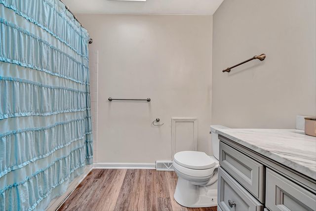 8127 Ashton LN, Roanoke, VA 24019