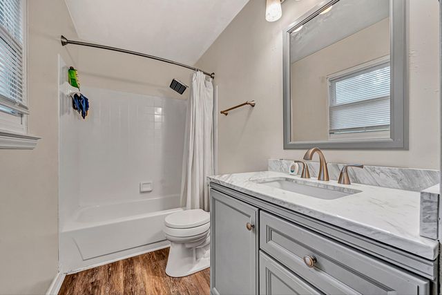8127 Ashton LN, Roanoke, VA 24019