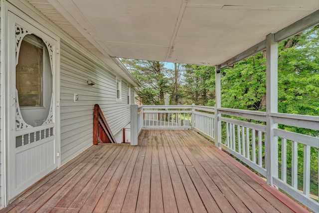 8127 Ashton LN, Roanoke, VA 24019